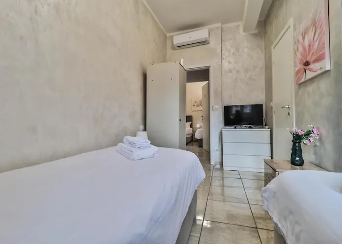 Verdi - Nel Centro Di Pensionat Bologna